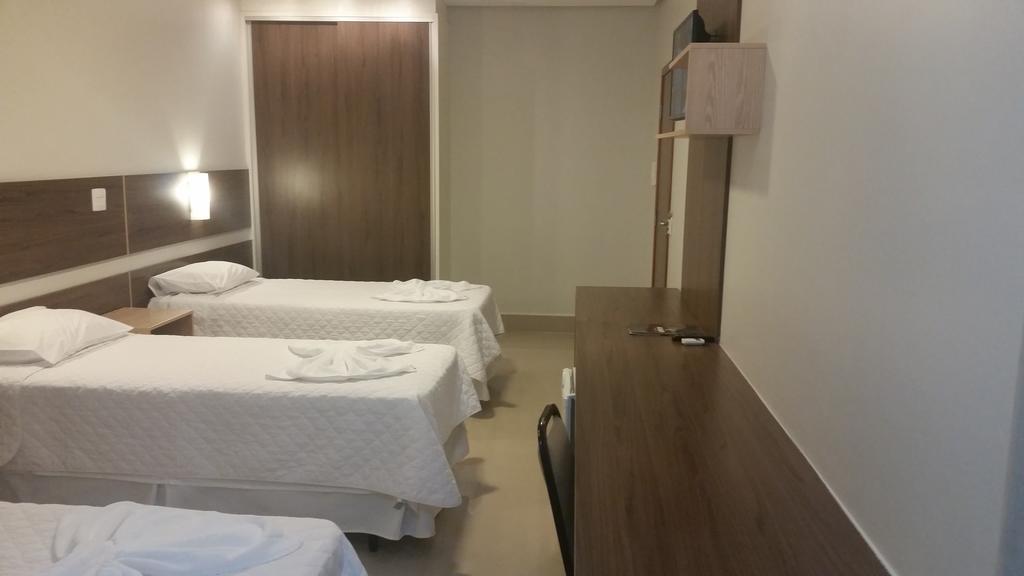 Kamur Plaza Hotel Goianesia Bilik gambar
