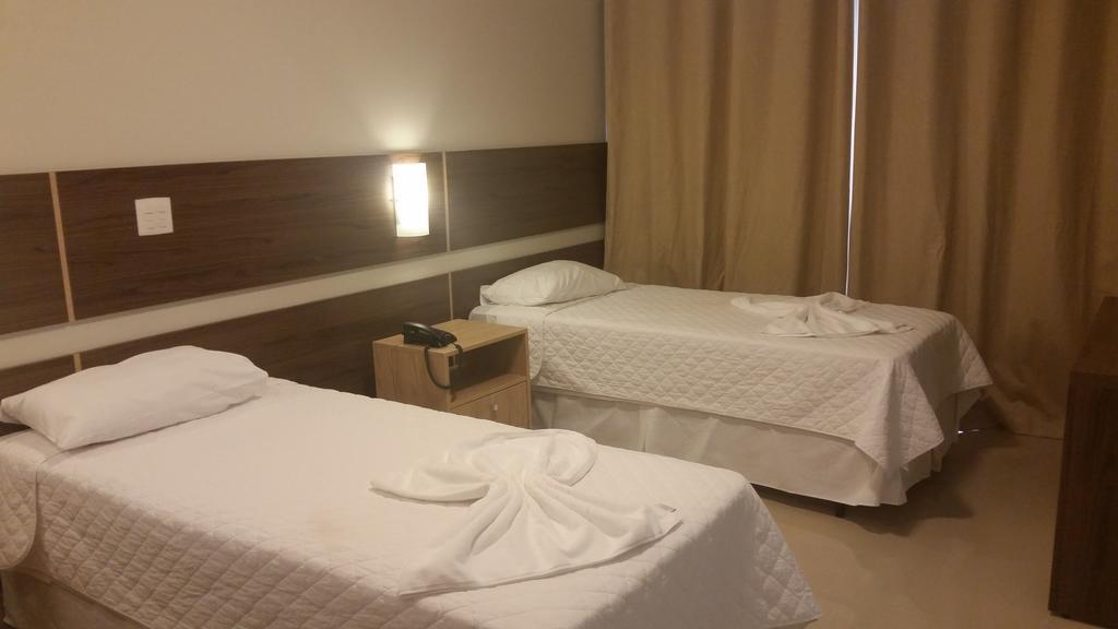 Kamur Plaza Hotel Goianesia Bilik gambar