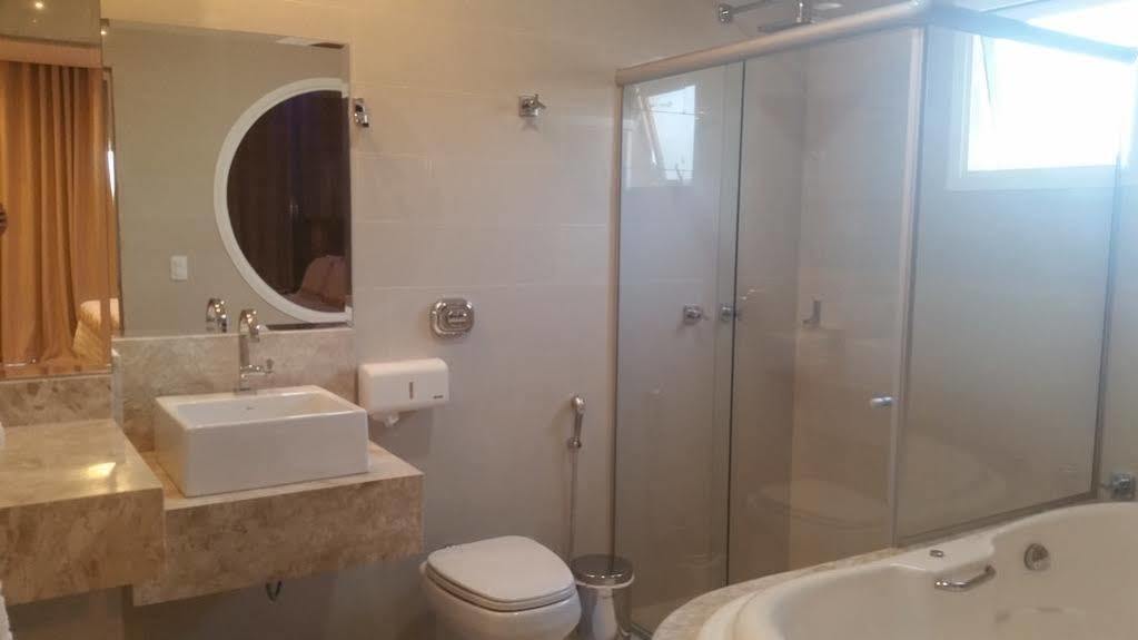Kamur Plaza Hotel Goianesia Luaran gambar